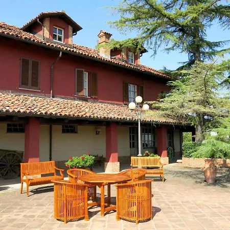 Locazione Turistica Tenuta La Pineta Диано-д'Альба